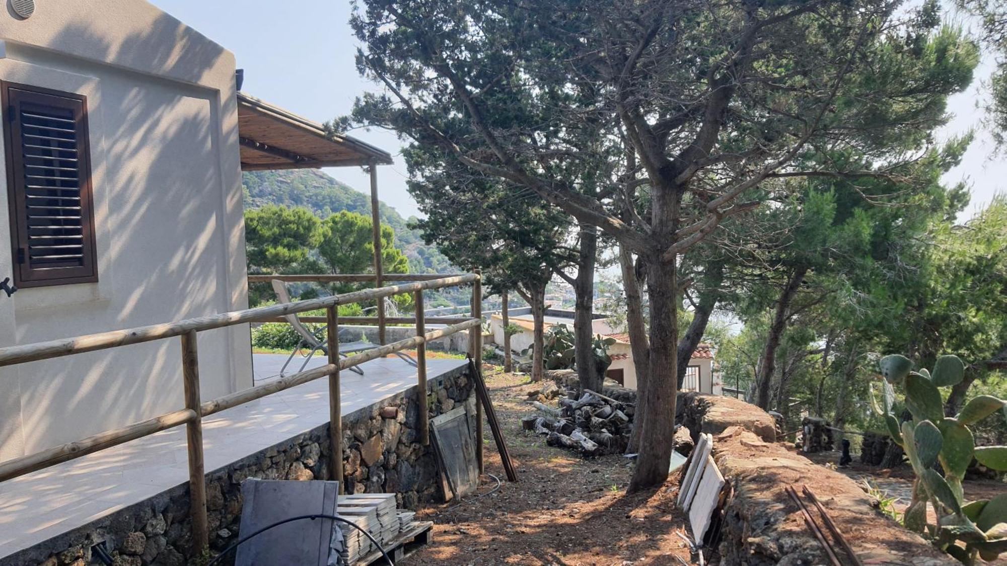 ホテル Sotto La Torre E Sopra Il Porticciolo Isola di Ustica エクステリア 写真