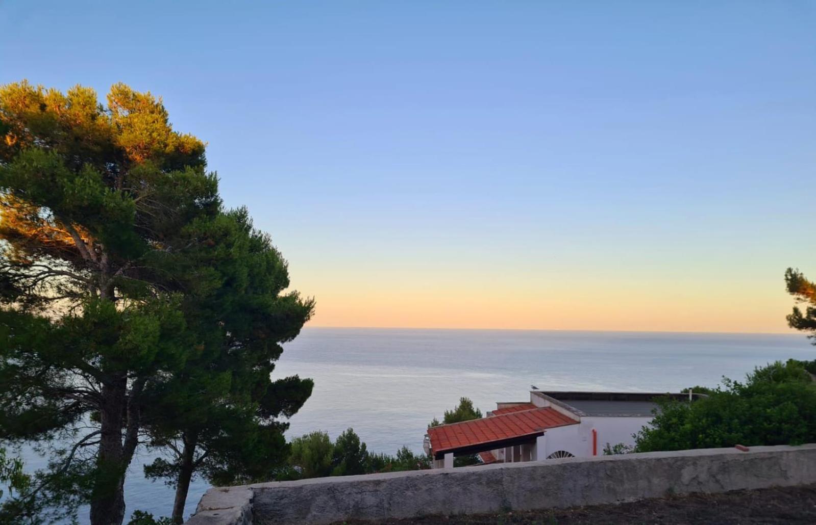 ホテル Sotto La Torre E Sopra Il Porticciolo Isola di Ustica エクステリア 写真
