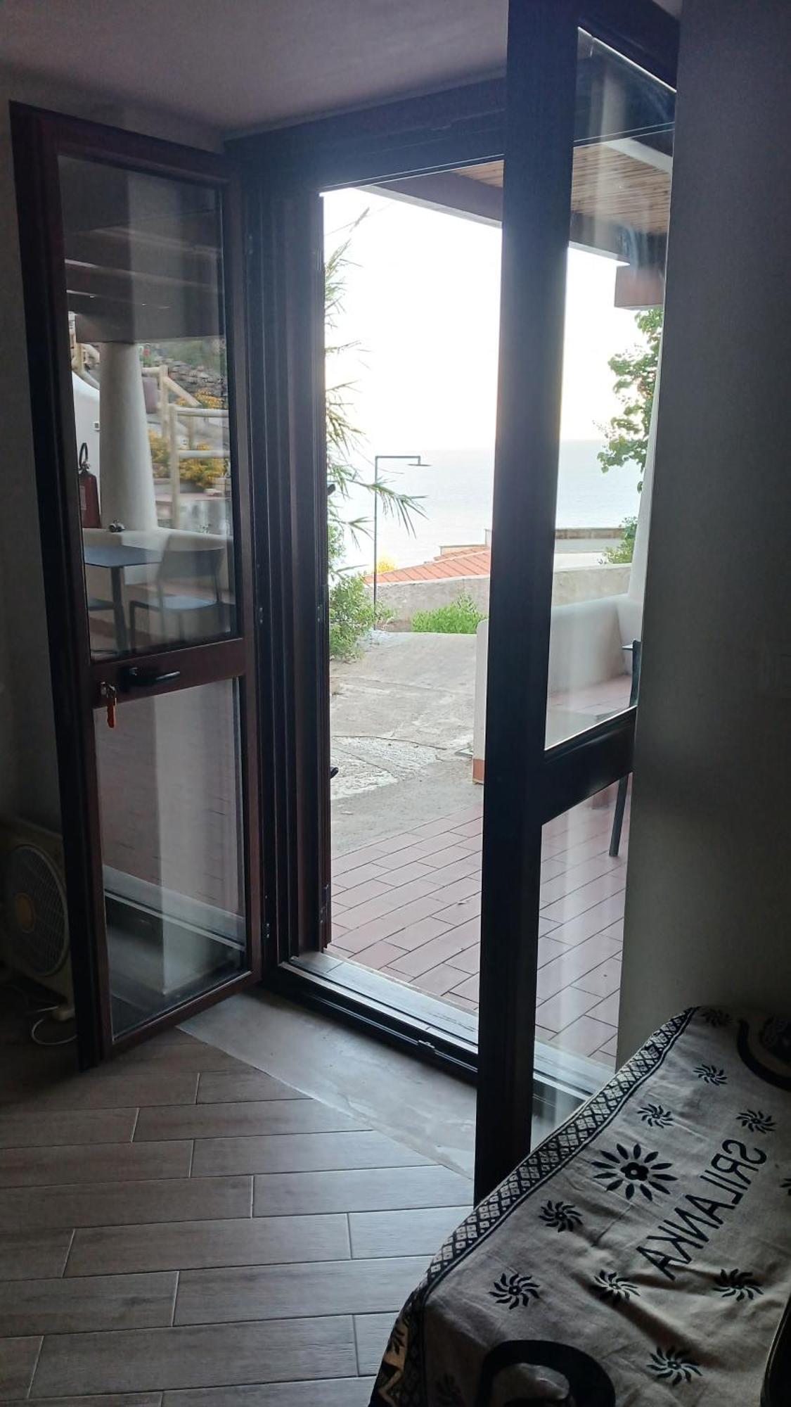 ホテル Sotto La Torre E Sopra Il Porticciolo Isola di Ustica 部屋 写真
