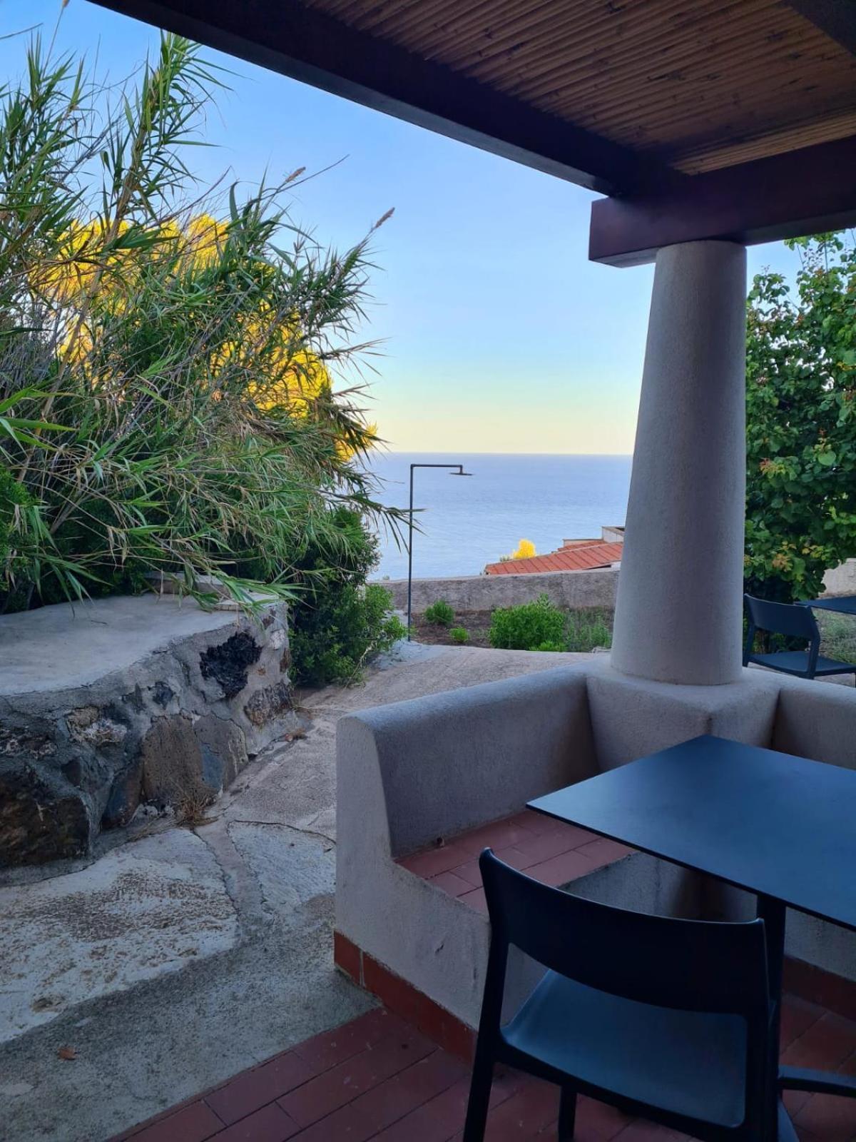 ホテル Sotto La Torre E Sopra Il Porticciolo Isola di Ustica エクステリア 写真